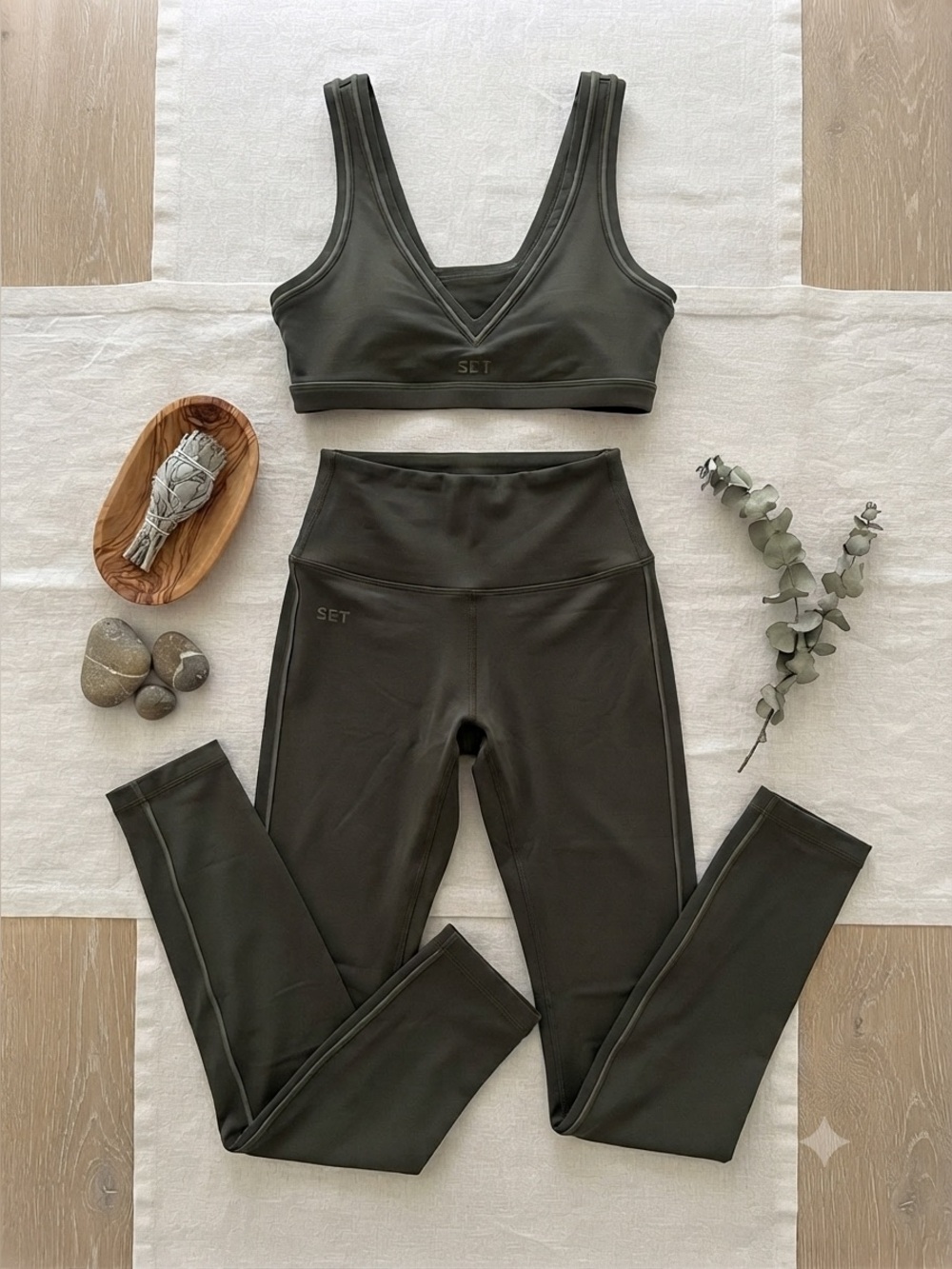 SET Active like new !Charcoal Gray /green Athletic Legging & Sports Bra Set